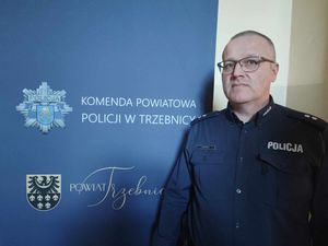 Profesjonalne działanie dyżurnego trzebnickiej komendy i szybka reakcja policjantów z Komisariatu Policji Wrocław Śródmieście zapobiegły tragedii