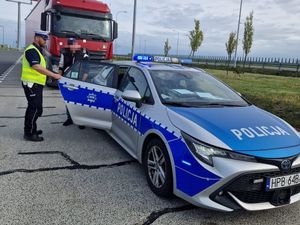 Nietrzeźwy kierujący pojazdem ciężarowym zatrzymany przez trzebnickich policjantów
