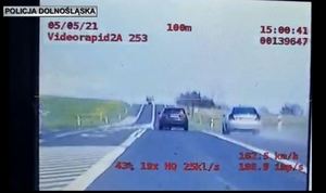 MINĄŁ KOLEJNY ROK, PODCZAS KTÓREGO POLICJANCI Z DOLNOŚLĄSKIEJ GRUPY SPEED ŚCIGALI NAJGROŹNIEJSZYCH PIRATÓW DROGOWYCH