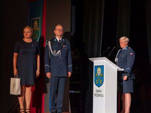 Wójt Gminy Zawonia wraz z Komendantem Powiatowym Policji w Trzebnicy