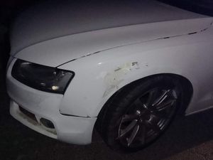 Uszkodzone auto, lewy przedni bok