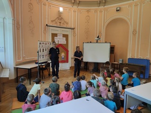 Bezpieczna droga do szkoły - spotkanie profilaktyczne z policją.