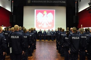 KOLEJNI NOWI POLICJANCI ZASILILI SZEREGI DOLNOŚLĄSKIEJ GARNIZONU