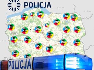 Mapa Polski z Krajowej Mapy Zagrożeń Bezpieczeństwa, na dole znajdują się światła błyskowe oraz napis Policja