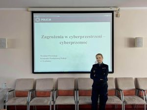 Policjantka zajmująca się profilaktyką spotkała się z uczniami Powiatowego Zespołu Szkół nr 2 w Trzebnicy