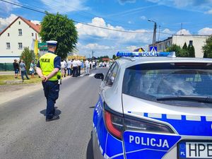 Boże Ciało – trzebniccy policjanci zabezpieczali procesje na terenie powiatu trzebnickiego oraz czuwali nad bezpieczeństwem