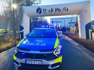 Policjanci z Trzebnicy zabezpieczali „40. Jubileuszowy Uliczny Bieg Sylwestrowy”