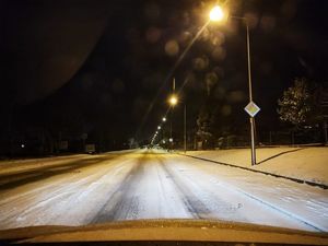 Trudne warunki panują na drogach powiatu trzebnickiego