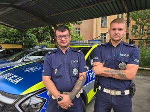 Policjanci z Wydziału Ruchu Drogowego trzebnickiej komendy powiatowej uratowali życie mężczyzny na drodze ekspresowej S5