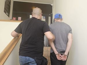 Policjanci z Komisariatu Policji w Obornikach Śląskich zatrzymali sprawcę kradzieży pojazdu. Okazało się, że 31-latek nie tylko to miał na sumieniu