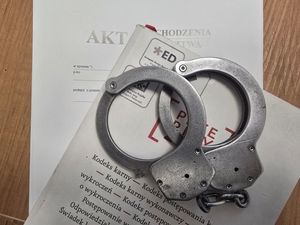 Posiadał przy sobie narkotyki. Za popełnione przestępstwo odpowie przez trzebnickim sądem