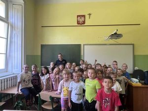 Policjantka z Zespołu ds. Nieletnich spotkała się z najmłodszymi uczniami w Szkole Podstawowej w Wiszni Małej