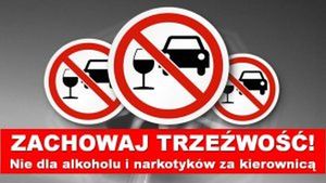 Obywatelskie zatrzymanie nietrzeźwego kierującego. Mężczyzna miał blisko 3 promile alkoholu w organizmie oraz posiadał dożywotni zakaz prowadzenia pojazdów.