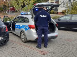Policjant Wydziału Ruchu Drogowego zatrzymał 51-latka, który wsiadł za kierownicę w stanie nietrzeźwości