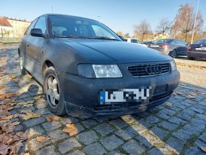 Tablice rejestracyjne kupione w Internecie, cofnięte uprawnienia do kierowania. To początek kłopotów zatrzymanego przez policjantów 42-letniego mieszkańca powiatu trzebnickiego