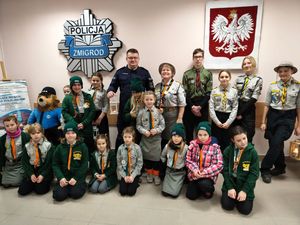 Betlejemskie Światełko Pokoju zawitało w Komisariacie Policji w Żmigrodzie