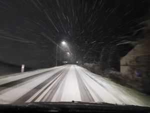 Trudne warunki panują na drogach powiatu trzebnickiego