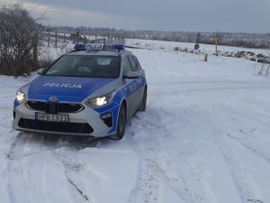 Zmienne warunki atmosferyczne to wyzwanie dla kierowców i pieszych