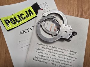 Skuteczne działania policjantów z obornickiego komisariatu. Poszukiwany trafił do więzienia i odpowie za kolejne przestępstwa