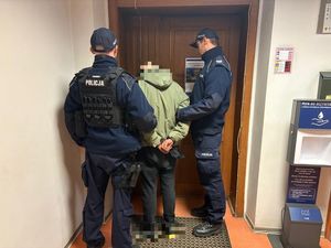 Kradziony rower i narkotyki w mieszkaniu. 31-latek zatrzymany przez policjantów z Obornik Śląskich