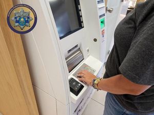 Korzystasz z bankomatu? Płacisz kartą? Bądź ostrożny